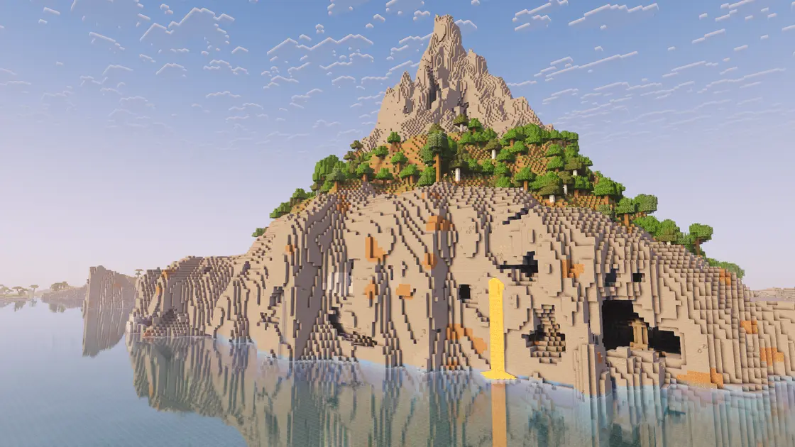 Insel aus einem Berg, umgeben von dichten Wäldern